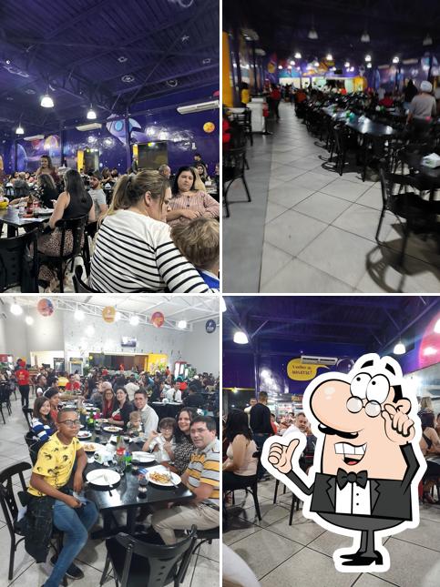 O interior do Pizza Planet
