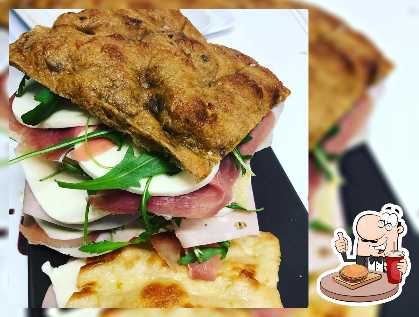 Prenditi un hamburger al pub & bar Meffe’s Cafe’