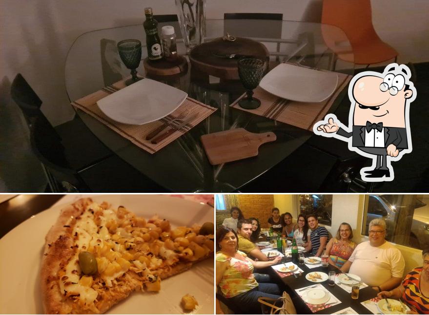 Dê uma olhada a foto ilustrando interior e comida no Pizzaria Art Pizza - Rio Preto