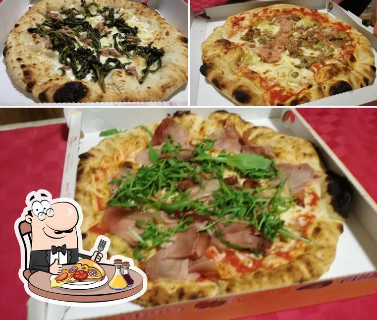A Pizzeria Vesuvio Via Rainusso, puoi prenderti una bella pizza