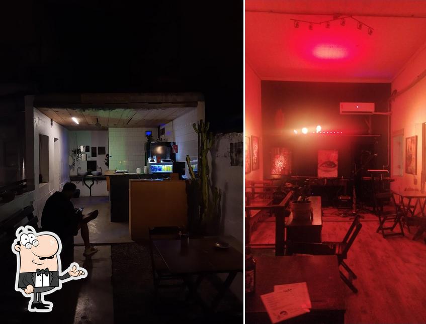 O interior do Macuna Bar