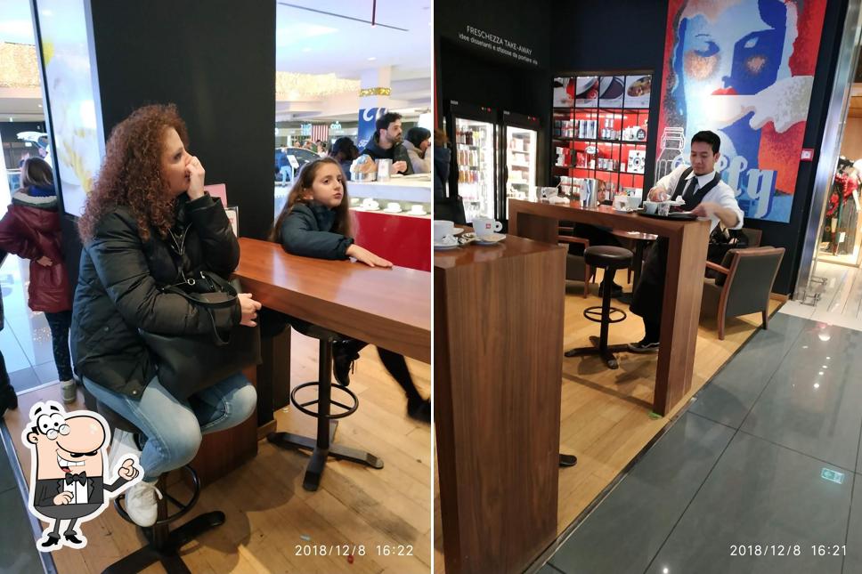 Gli interni di illy Caffè