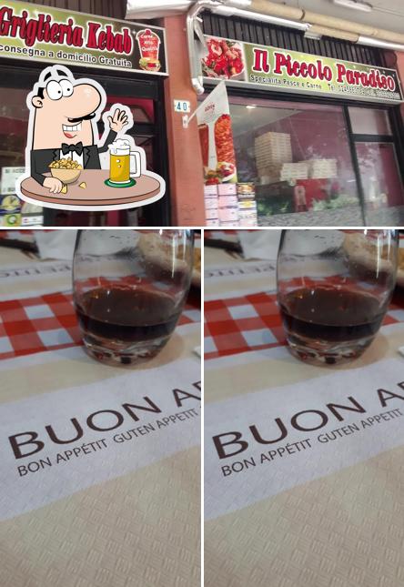 Puoi prenderti un rinfrescante bicchiere di birra chiara o scura