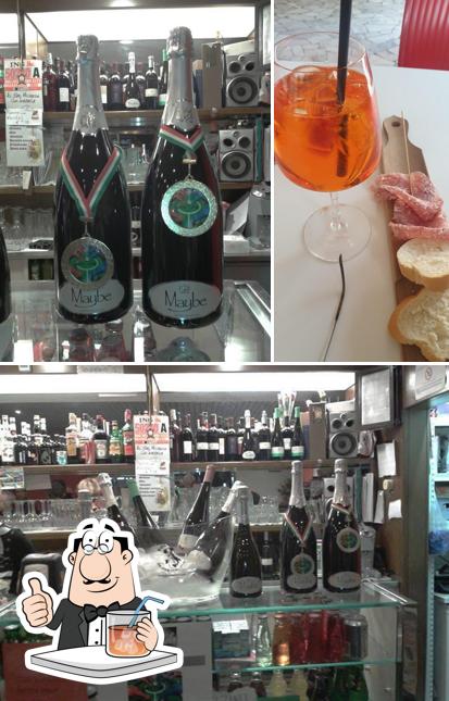 Goditi un drink dal menu