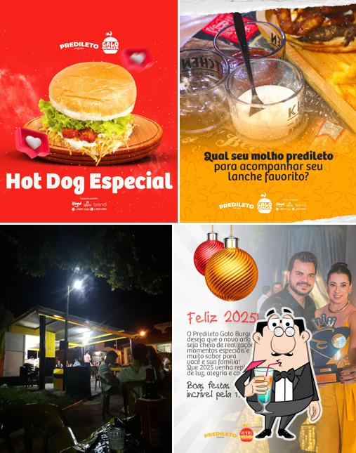 A foto da bebida e comida no Predileto Lanches