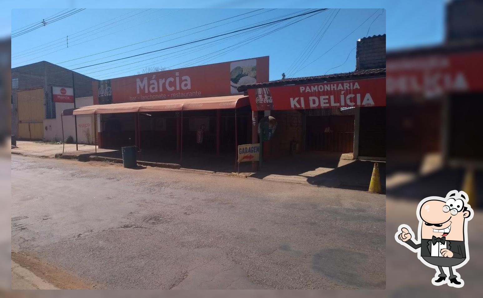 Desfrute da vista da área externa do Restaurante da Márcia