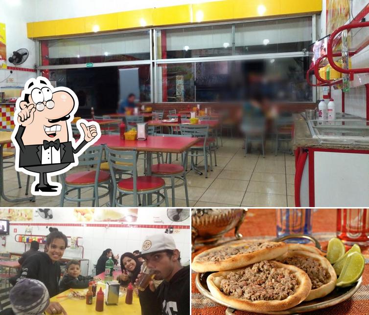 Dê uma olhada a imagem apresentando interior e comida a Ponto Da Esfiha