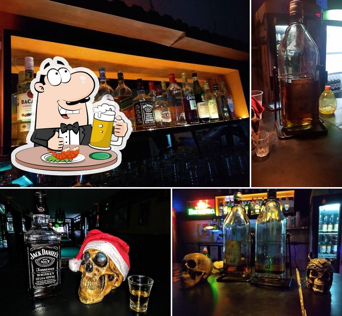 MIDNIGHT SNOOKER ROCK BAR