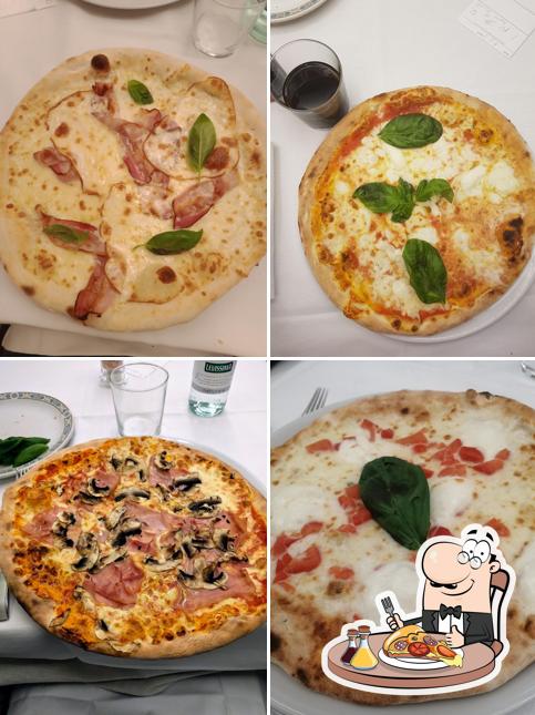 Scegli una pizza a Ristorante La Plancia