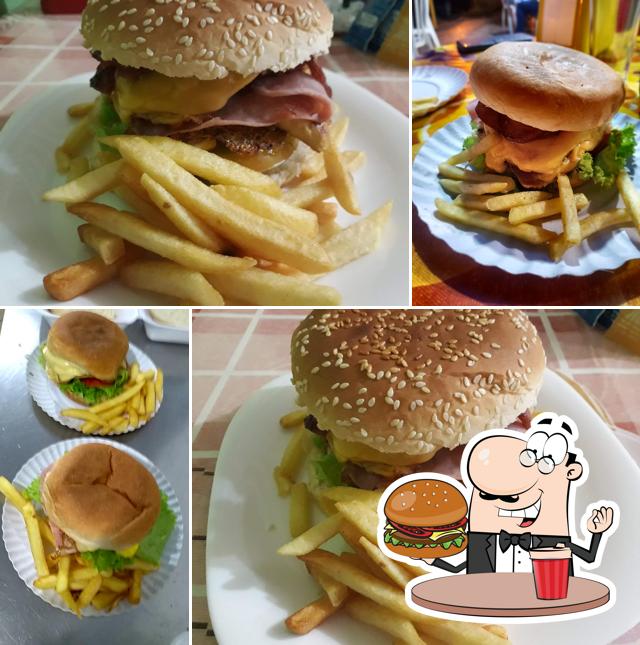 Peça um dos hambúrgueres oferecidos no HAMBURGÃO SURF