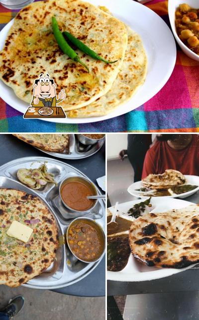 Order pizza at Amrtisari Naan Kulcha Dhaba