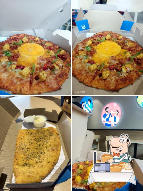 Garlic bread at Domino's pizza