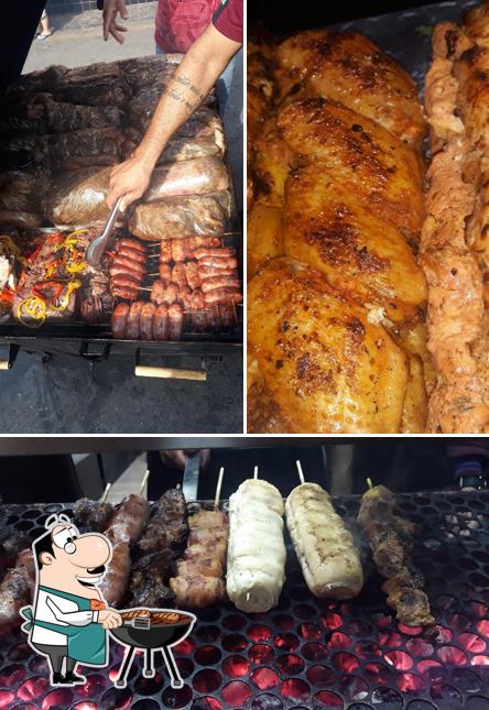 Peça refeições de carne no Júnior Assados e Espetos