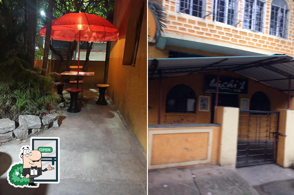 The exterior of Michis food court