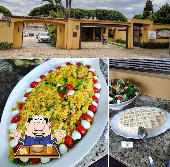 A comida e exterior do restaurante