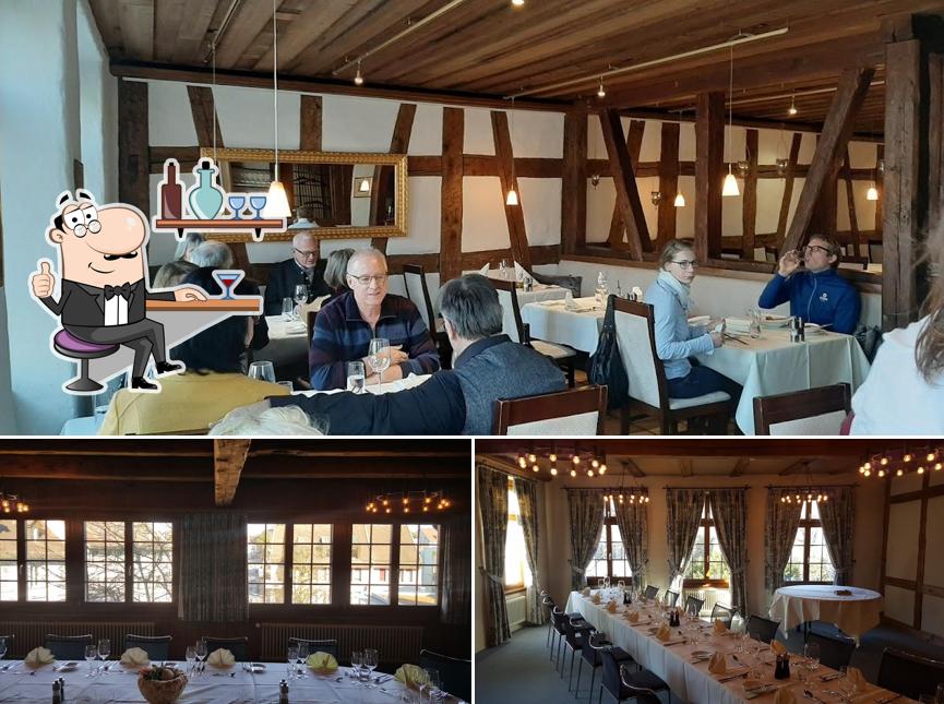 Dai un'occhiata agli interni di Gasthof zum goldenen Kreuz AG