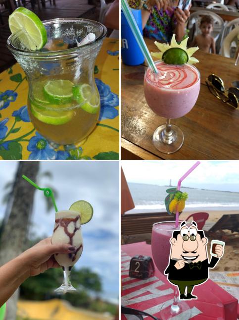 Desfrute de uma bebida no Cabana Aloha Surf Itacaré