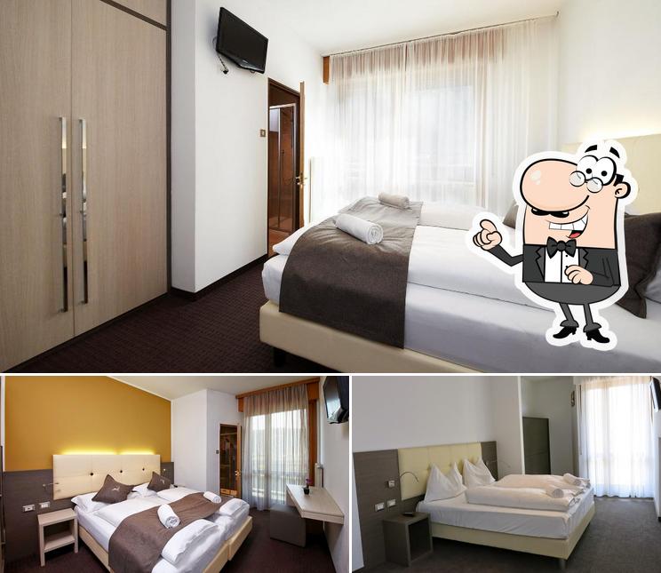 Siediti a un tavolo di Hotel Ristorante Raffl