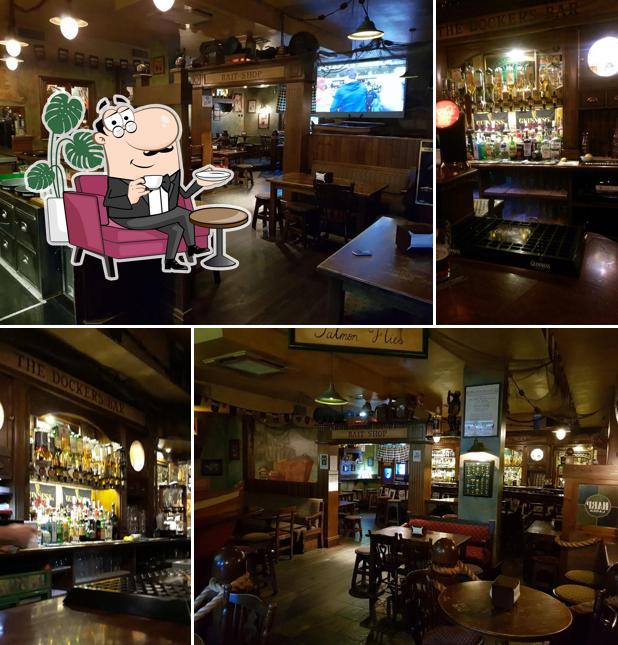 Dai un'occhiata agli interni di Docker's Irish Pub