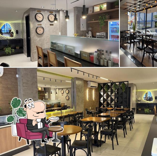 Veja imagens do interior do Ritto Café