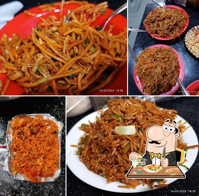 Pad thai at Mahesh Chinese