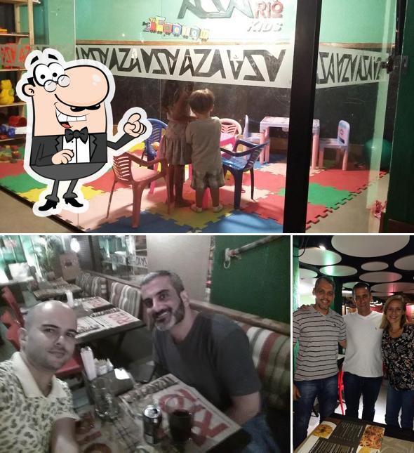 Sente em uma das mesas no Asa Rio