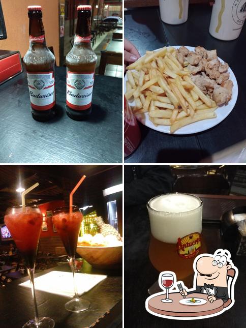 O Armazém Snooker Bar aberto de terça a domingo,feriados e véspera de feriado. se destaca pelo comida e bebida