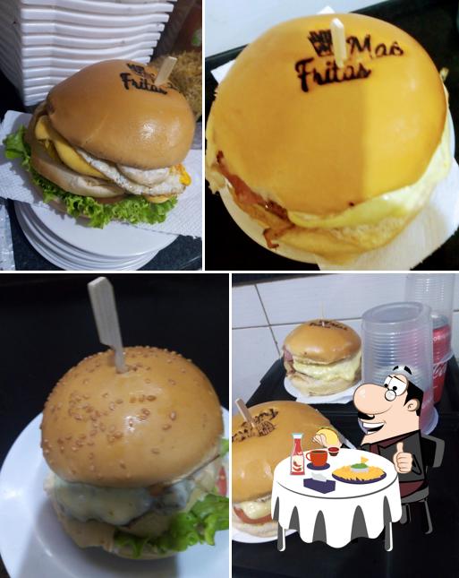 Os hambúrgueres do Mac fritas lanches irão satisfazer uma variedade de gostos