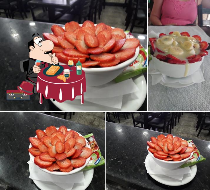 Moema Bar e Restaurante provê uma escolha de sobremesas