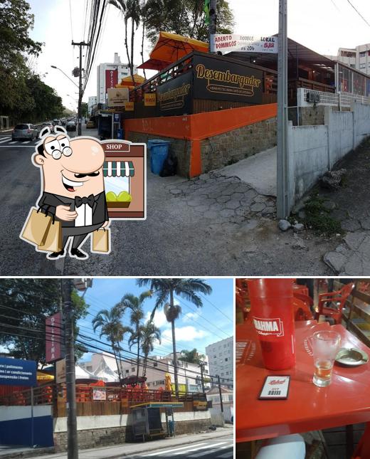 O Desembarga Bar - Trindade - Florianópolis se destaca pelo exterior e mesa de jantar