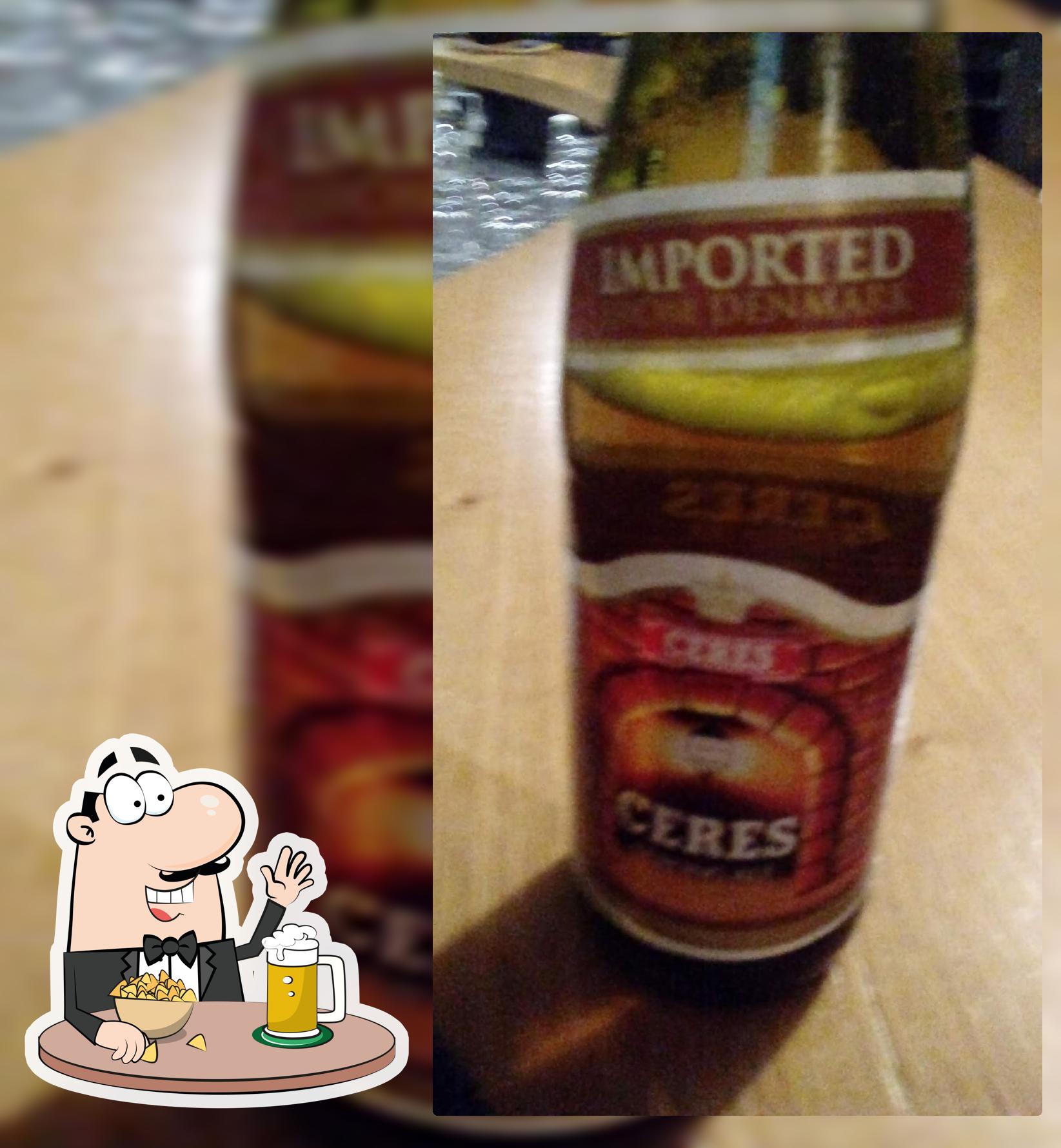 Puoi ordinare un rinfrescante bicchiere di birra chiara o scura