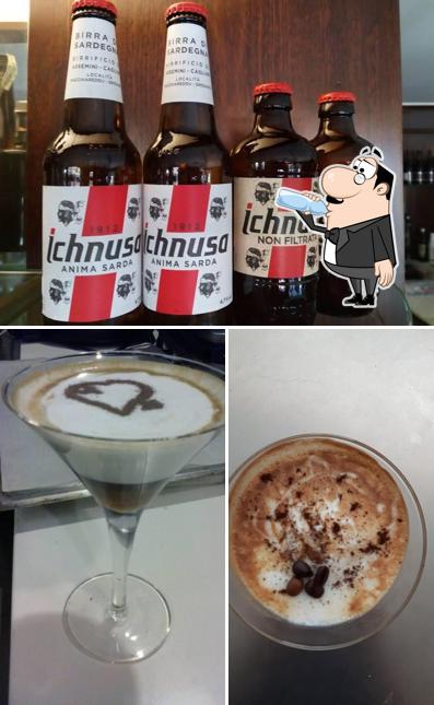 Prenditi un drink dal menu