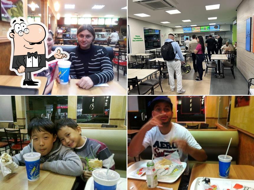 Sente em uma das mesas no Subway - São José dos Pinhais