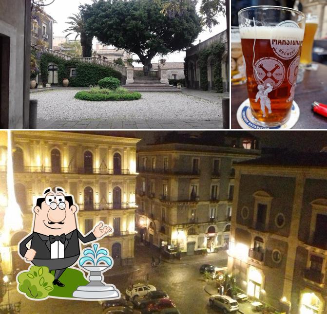 La foto della esterno e cibo di The Boozer British Pub