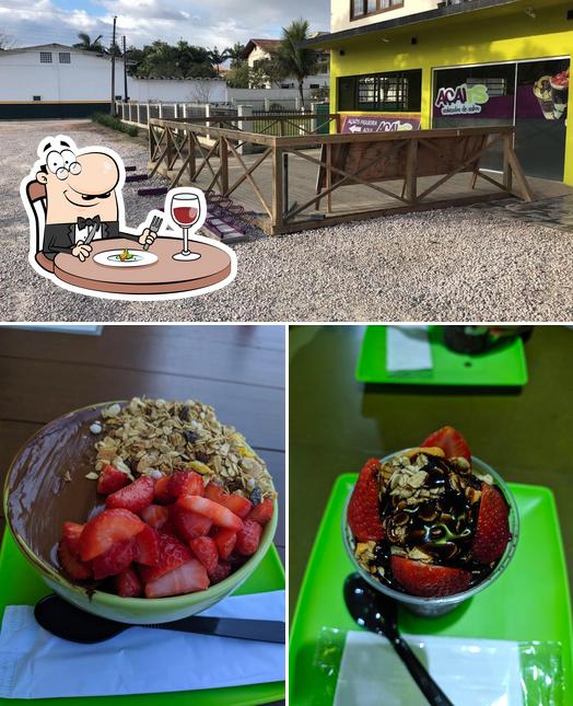 A comida e exterior do restaurante