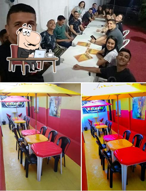 O interior do Tetelestai Sanduicheria e Pizzaria