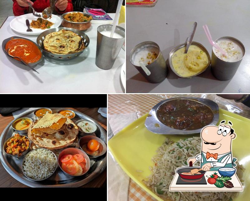 Chicken curry at Chotiwala