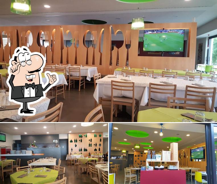 Siediti a un tavolo di Il Graffio