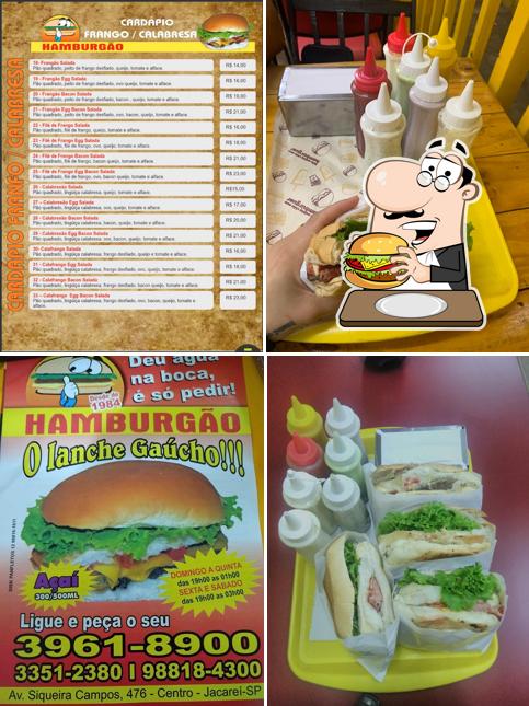 Experimente um hambúrguer no Hamburgão Lanches