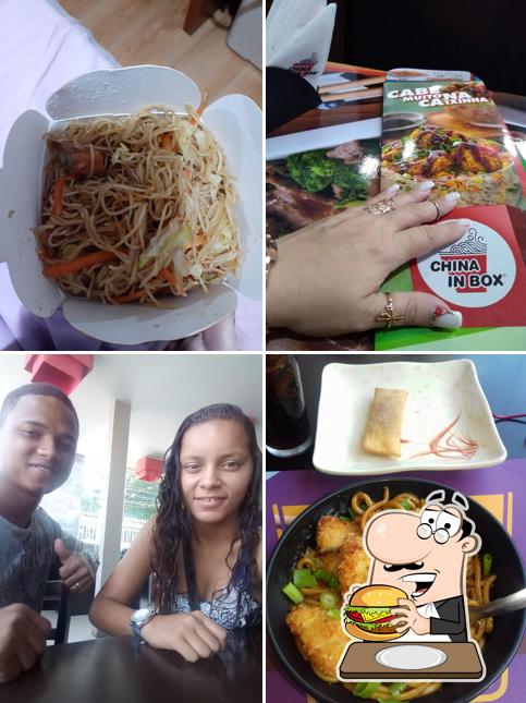 Experimente um hambúrguer no China In Box - Restaurante de Comida Chinesa