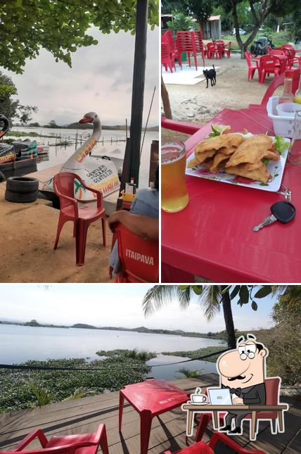 Sente em uma das mesas no Bar DasTilápias