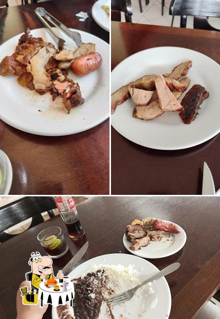 A comida e bebida do restaurante