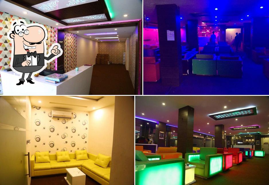 Take a seat at one of the tables at Lounge Endorphin