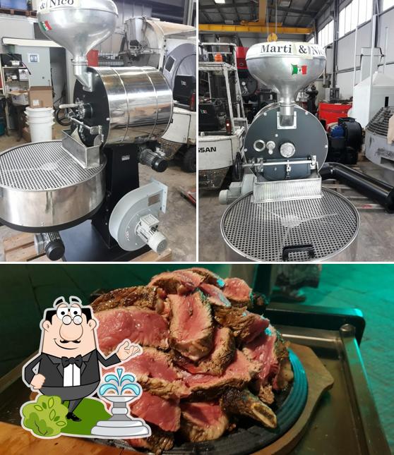 La foto di esterno e la carne da La Bottega Del Caffe' Di Lombardi Jenni E Gabriele & C. Snc