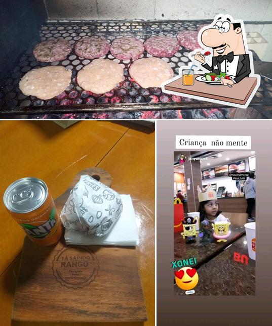 Confira a foto mostrando comida e cerveja no Ta saindo rango