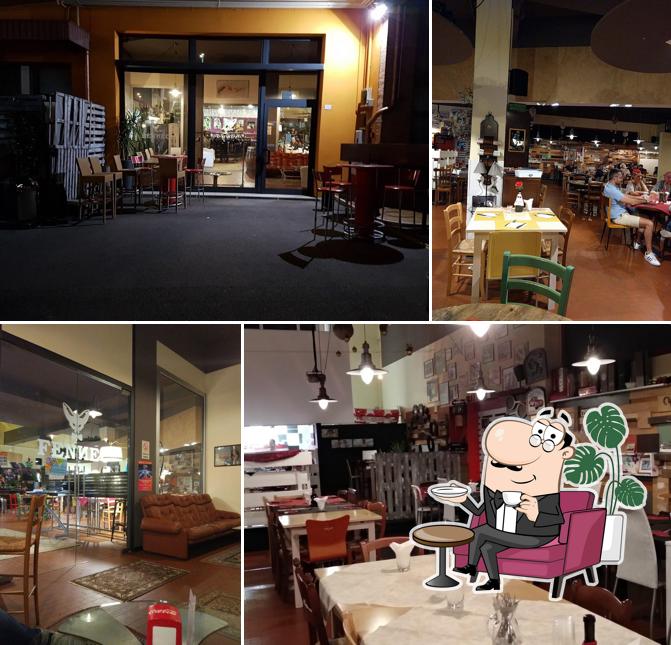 Installez-vous à l'une des tables de Fennec