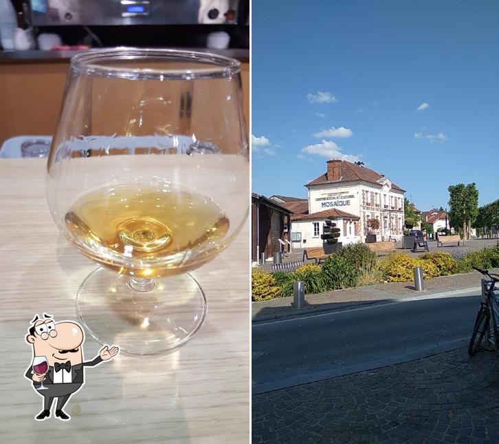 Il est fort sympathique de déguster un verre de vin à L'Eclipse