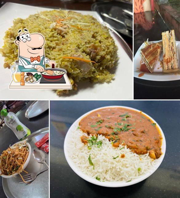 Fried rice at Apoorva Mess (MIT)