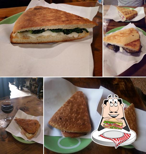 Ordina un panino a Bondi Le Focaccine