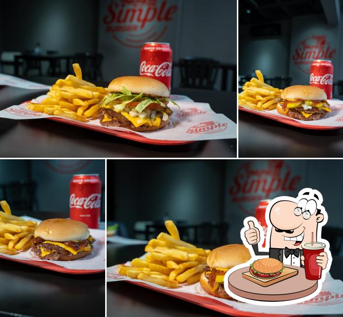 Peça um dos hambúrgueres servidos no Simple Burger